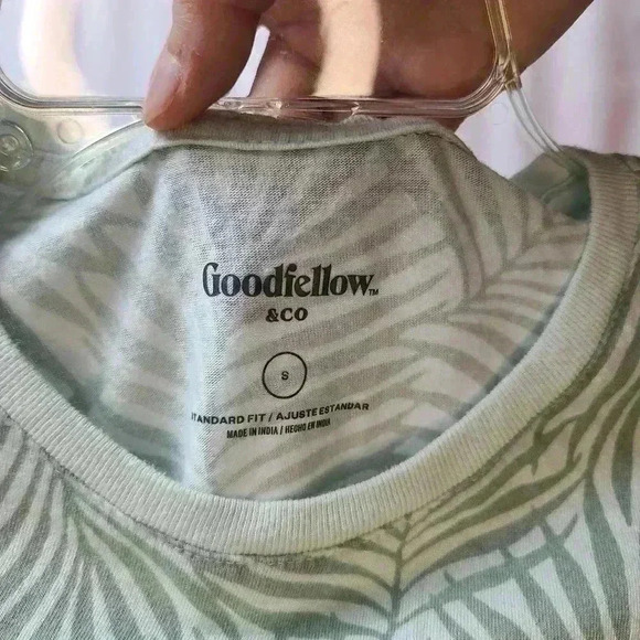 Goodfellow and Co Tropical Floral Pattern Short Sleeve T-Shirt - Picture 2 of 2